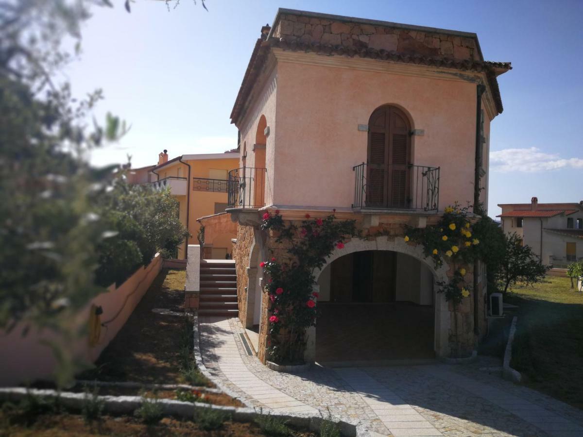 Villa Corrasi Oliena Luxury Buitenkant foto